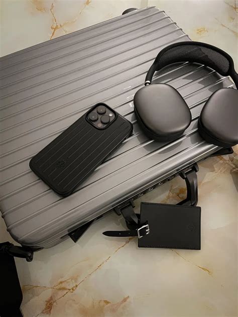 rimowa iphone case review.